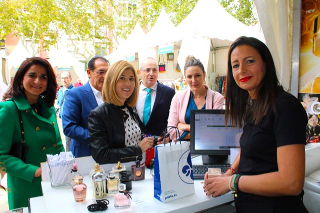 La Plaza de Calderón acoge hasta el domingo la Feria del Comercio Local - 1, Foto 1