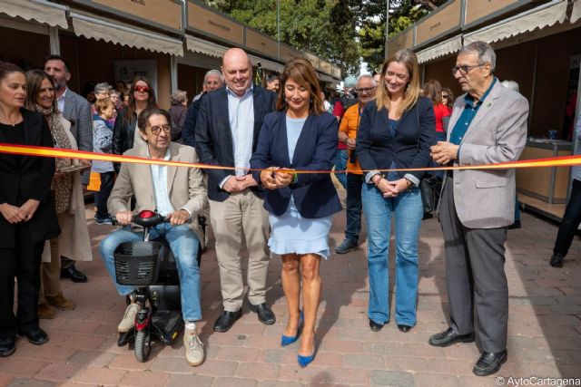 La Plaza de España acoge ´Inclusiones´, la III Feria de Entidades de Personas con Discapacidad - 1, Foto 1