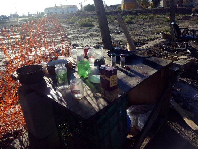 IU-Verdes denuncia que varias personas llevan meses viviendo a la intemperie en la zona de la Virgen de las Huertas - 5, Foto 5