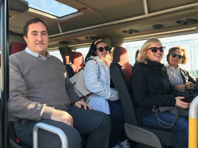 El Ayuntamiento pone en marcha la nueva línea gratuita de autobús entre el parking del Artés Carrasco y el Hospital Rafael Méndez - 2, Foto 2