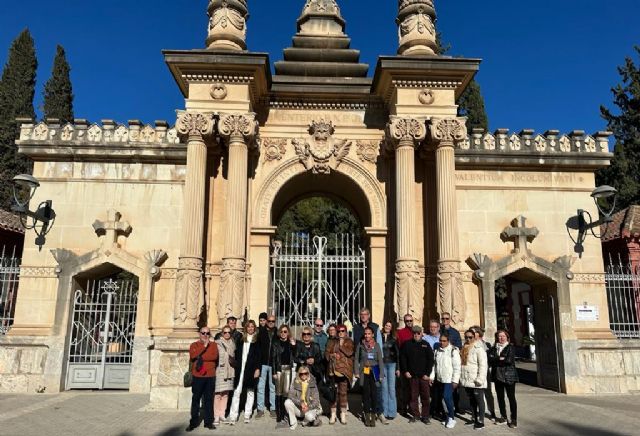 Éxito de las rutas guiadas por el Cementerio de Nuestro Padre Jesús - 1, Foto 1