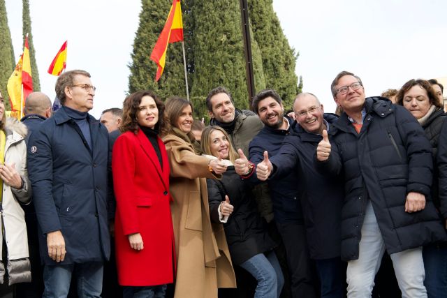 López Miras: Es una vergüenza que los españoles tengamos que ver cómo Pedro Sánchez negocia el Gobierno de España fuera de nuestro país - 1, Foto 1