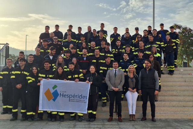 Más de medio centenar de alumnos del CIFP Hespérides participan en las labores de limpieza y reconstrucción en Paiporta - 1, Foto 1