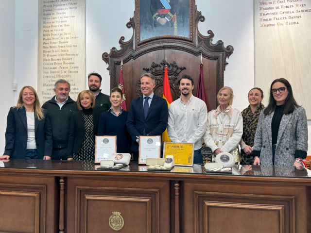 Fulgencio Gil felicita a la Quesería La Zarcillera tras los galardones obtenidos en los World Cheese Awards - 1, Foto 1