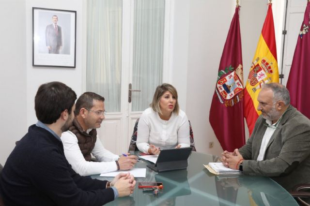 La alcaldesa compromete el respaldo del Ayuntamiento a los pescadores contra las nuevas restricciones de la Comunidad Europea - 1, Foto 1