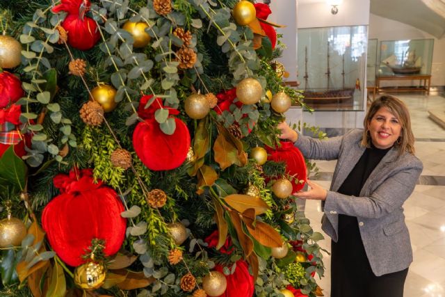 El Ayuntamiento se engalana con su tradicional decoración navideña - 1, Foto 1