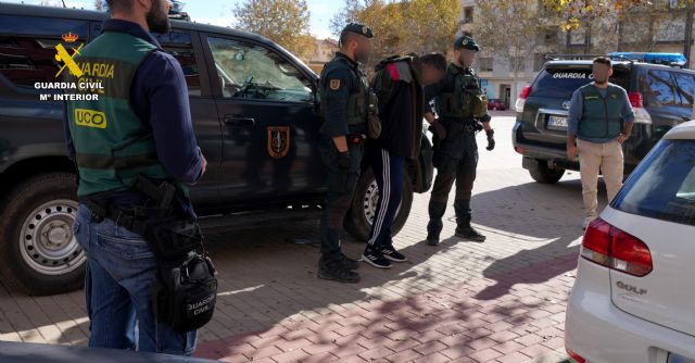 Siete detenidos por el robo de cajeros automáticos mediante el uso de camiones pluma por toda la costa mediterránea - 2, Foto 2