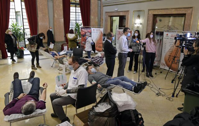 La afluencia de donaciones en el Ayuntamiento supera las expectativas y en apenas dos horas se contabilizan más de 100 - 2, Foto 2