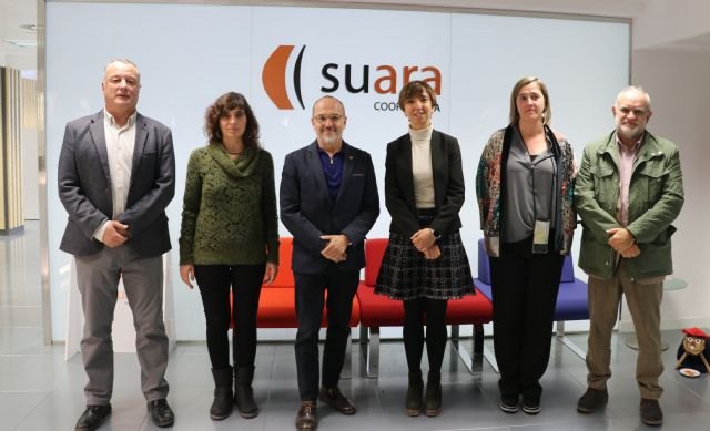 El consejero de Derechos Sociales visita la sede de Suara - 1, Foto 1