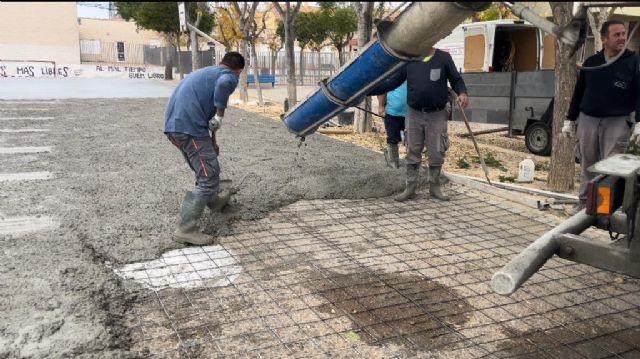 El Ayuntamiento de Murcia destina casi 170.000 euros a la reparación de pistas deportivas en siete centros escolares - 3, Foto 3