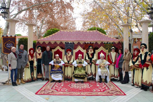 Cientos de pequeños acuden al 'Campamento Real' para entregar a los pajes de los Reyes Magos sus cartas - 2, Foto 2