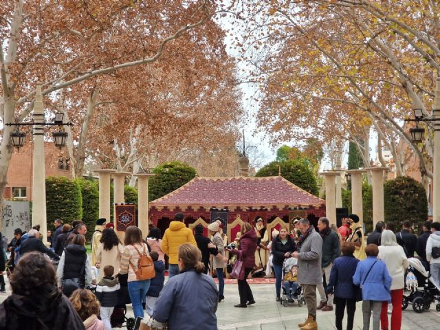 Cientos de pequeños acuden al 'Campamento Real' para entregar a los pajes de los Reyes Magos sus cartas - 3, Foto 3