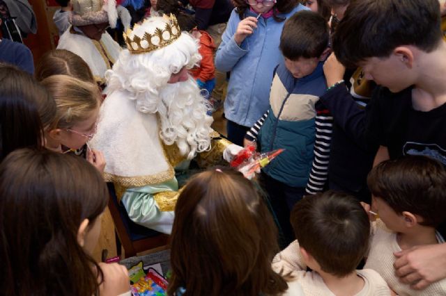 Los Reyes más madrugadores han repartido los primeros regalos a más de 300 niños y niñas en las sede del Colegio de Ingenieros Técnicos Industriales de Murcia y Cartagena - 2, Foto 2