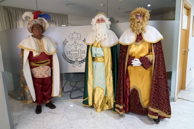 Los Reyes más madrugadores han repartido los primeros regalos a más de 300 niños y niñas en las sede del Colegio de Ingenieros Técnicos Industriales de Murcia y Cartagena - 4, Foto 4