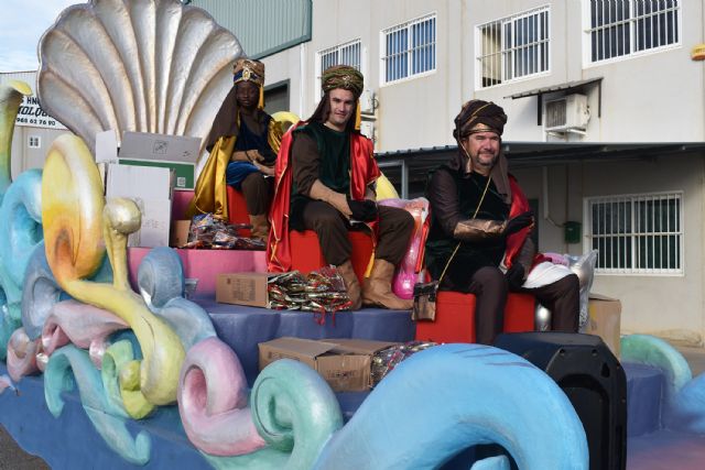 Los pajes de los Reyes Magos recorren barrios y pedanías como anticipo a la llegada de sus jefes - 1, Foto 1