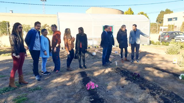 Looije inaugura el segundo huerto escolar de Águilas en el colegio Ramón y Cajal - 2, Foto 2