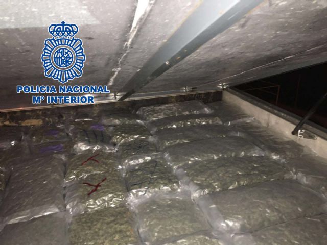 La Policía Nacional interviene 43 kilogramos de marihuana en un doble techo de un camión de gran tonelaje - 2, Foto 2