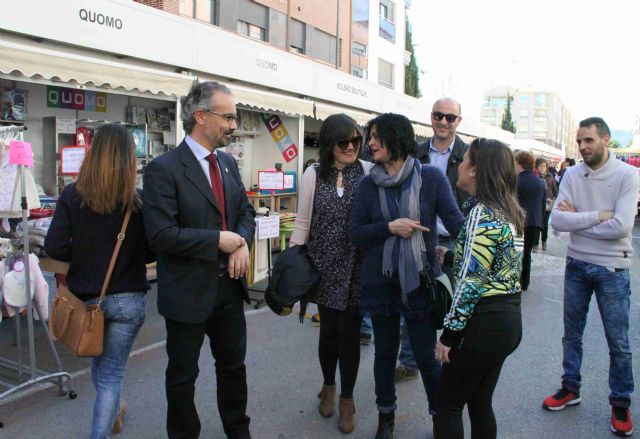 Medio centenar de comercios ofrecen grandes descuentos y promociones en el Outlet Caravaca - 1, Foto 1