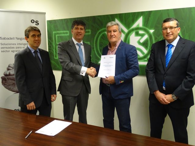 Fecoam y Banco Sabadell firman un convenio para apoyar el sistema cooperativo agrario de la Región - 3, Foto 3