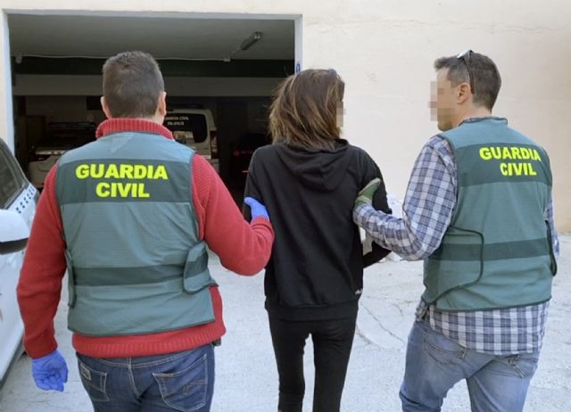 La Guardia Civil detiene a una pareja de delincuentes itinerantes dedicada a estafar y a robar a personas de avanzada edad, Foto 1