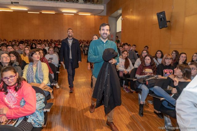 David Lozano cierra el ciclo de encuentros del Premio Hache 2020 ante 600 estudiantes de secundaria - 1, Foto 1