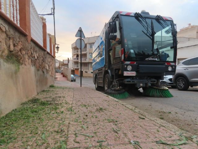 El Ayuntamiento lleva a cabo una actuación de limpieza en profundidad en el Cabezo del disco - 2, Foto 2