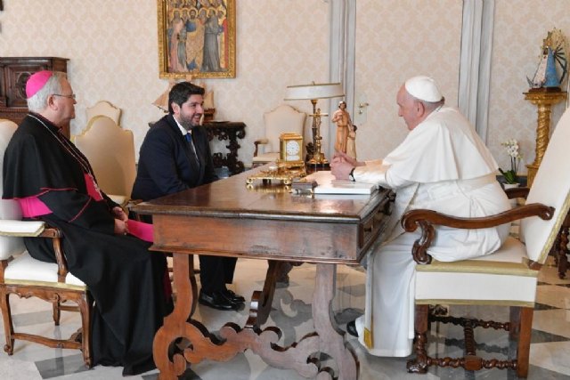 López Miras y Mons. Lorca Planes, emocionados y agradecidos por su encuentro con el Papa Francisco - 1, Foto 1