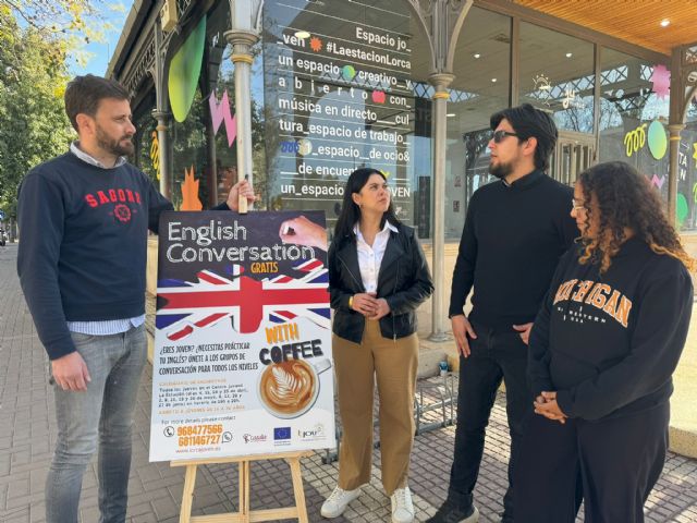 Los jóvenes lorquinos podrán disfrutar hasta junio de clases gratuitas de conversación en inglés - 1, Foto 1