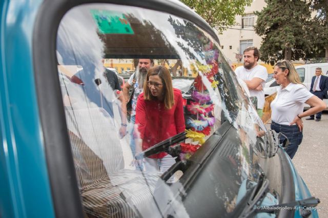 La Barriada Virgen de la Caridad concluyó su Semana Cultural con zumba, motos y Seat 600 - 1, Foto 1