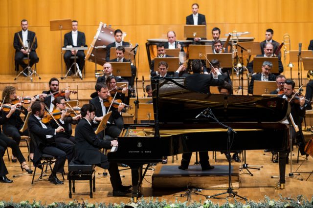 La Orquesta Sinfónica de la Región y el pianista griego Konstantinos Destounis interpretan a Beethoven en el Víctor Villegas - 2, Foto 2