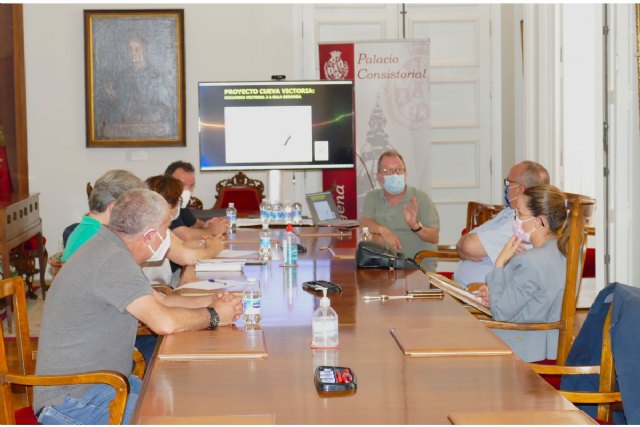 La alcaldesa supervisa el proyecto para garantizar la seguridad en Cueva Victoria - 1, Foto 1