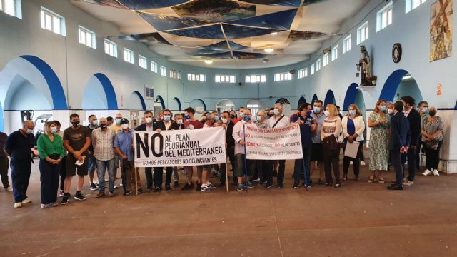 El Gobierno regional muestra su apoyo al sector pesquero en el día del paro de protesta por los ataques de Europa a la pesca de arrastre - 1, Foto 1