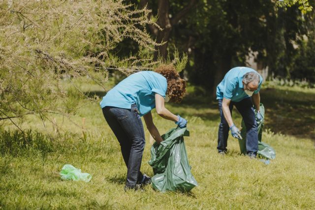 CaixaBank activa un programa de recogida y reciclaje de residuos en más de 200 zonas naturales de todo el país - 1, Foto 1