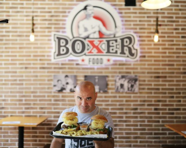 El talaverano David Gibello lanza su propiahamburguesa en la cadena Boxer Food - 2, Foto 2