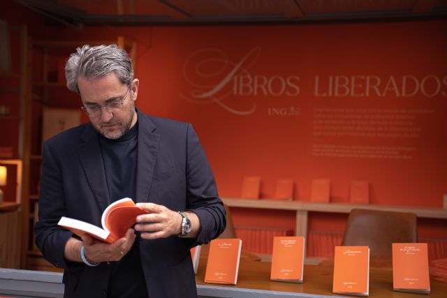 ING presenta ´libros liberados´ junto a Máximo Huerta - 1, Foto 1