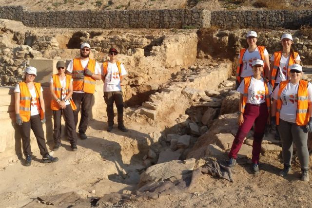 Nueve universitarios de toda España participan en la excavación arqueológica del Molinete - 1, Foto 1