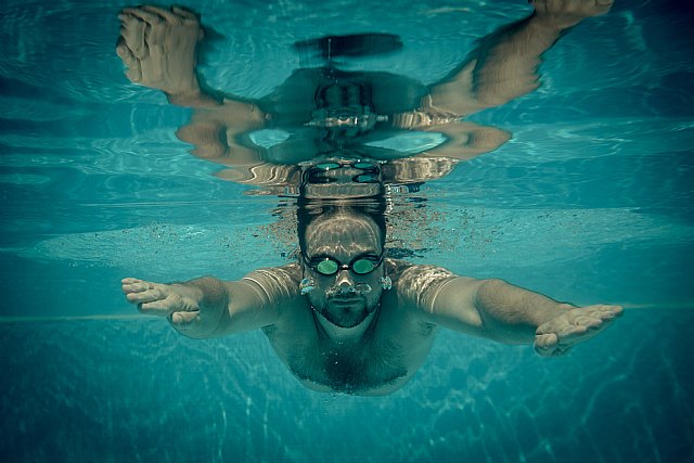 ¿Puedo meterme este verano en la piscina o en el mar con lentillas? - 1, Foto 1