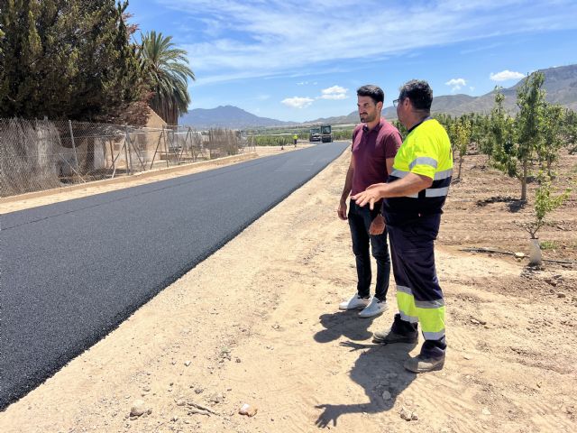 Continuan las obras de arreglo y asfaltado de los caminos rurales enel camino de los Alberciales - 2, Foto 2