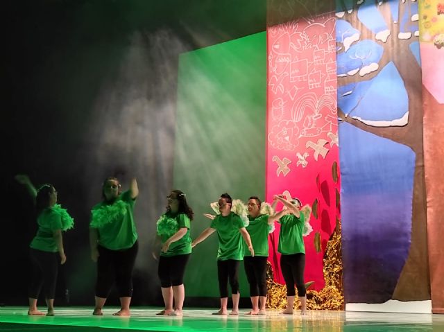 Color, diversidad y capacidades en el Víctor Villegas con el arte de los 200 bailarines de ASSIDO - 1, Foto 1