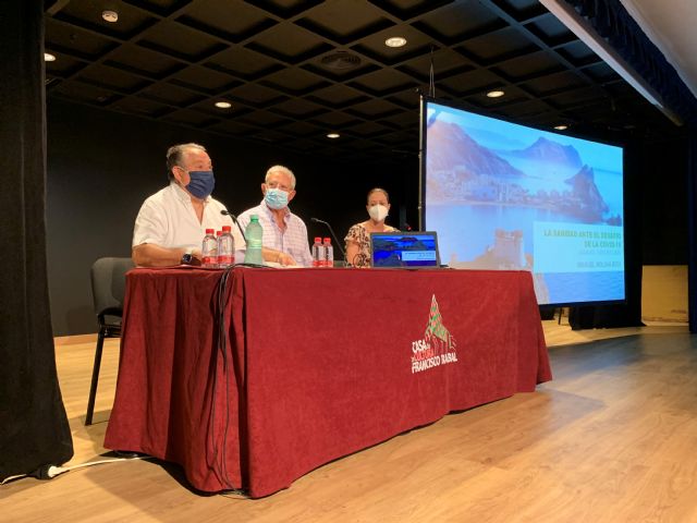 El doctor Manuel Molina Boix inaugura el Ciclo de Conferencias Mirando al Mar con una charla sobre La Sanidad ante el desafío del COVID 19 - 1, Foto 1