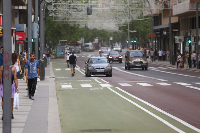 Fructuoso: Ballesta está poniendo en peligro a los ciclistas y usuarios del patinete eléctrico abriendo sin balizar el carril bici de Gran Vía y Avenida de la Constitución - 3, Foto 3