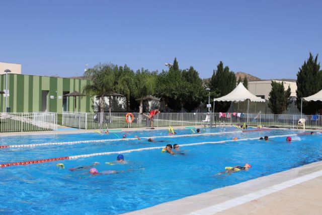 Un total de 412 personas asisten a los cursos de natación de las piscinas de verano de Puerto Lumbreras - 2, Foto 2