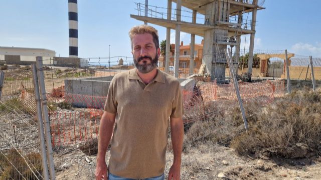 Podemos quiere recuperar la moratoria urbanística en el Mar Menor para acabar con disparates como el edificio junto al faro del Estacio - 1, Foto 1