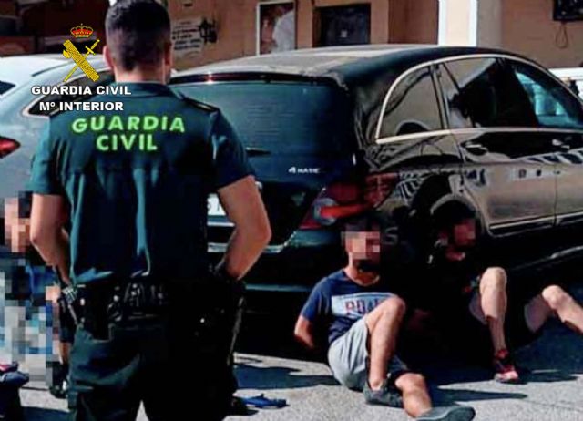 La Guardia Civil detiene a tres experimentados delincuentes por varios robos en comercios de Abarán - 1, Foto 1