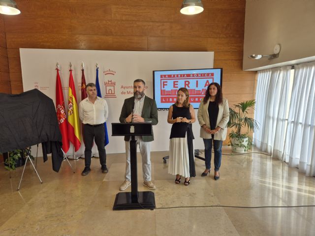 El Ayuntamiento de Murcia presenta el cartel de la Feria del Libro que rinde homenaje a tres edificios emblemáticos de la capital - 2, Foto 2