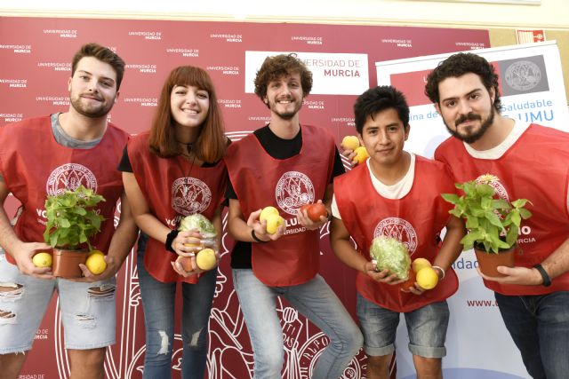 Doscientos estudiantes de la UMU acuden a donar su sangre para contribuir al reto del Día de las Universidades Saludables - 1, Foto 1