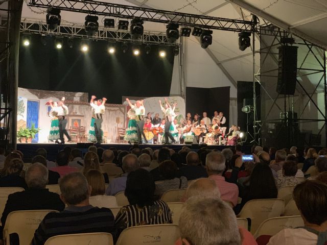 Centenares de lumbrerenses asisten al Festival de Coros y Danzas - 1, Foto 1