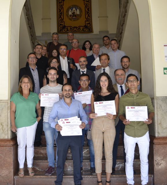 La UMU entrega premios a los mejores proyectos de creación de una empresa basados en trabajos de fin de grado y máster - 1, Foto 1