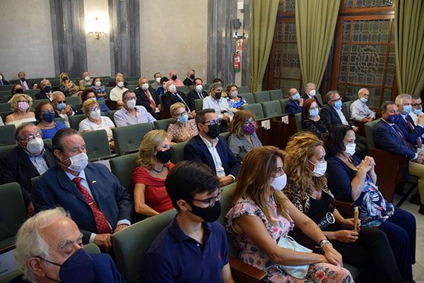 El pintor Juan Valdés galardonado con el Aldabón de la Federación de las casas regionales de Sevilla - 4, Foto 4