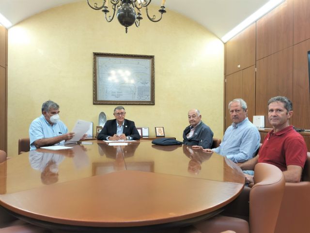 Urrea mantiene una reunión de trabajo con representantes de la Comunidad de Regantes Arco Sur - 1, Foto 1